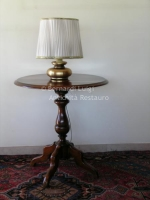 LAMPADA CON BASE DORATA